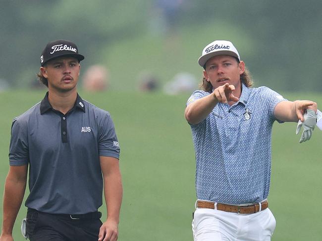 AUGUSTA, GEORGIA - APRIL 04: Amateur Harrison Crowe of Australia and Cameron Smith of Australia talk on the third green during a practice round prior to the 2023 Masters Tournament at Augusta National Golf Club on April 04, 2023 in Augusta, Georgia.   Andrew Redington/Getty Images/AFP (Photo by Andrew Redington / GETTY IMAGES NORTH AMERICA / Getty Images via AFP)