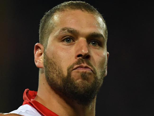 Lance Franklin of the Swans reacts after kicking a goal during the Round 20 AFL match between the Sydney Swans and the Collingwood Magpies at the SCG in Sydney, Saturday, August 4, 2018. (AAP Image/Dylan Coker) NO ARCHIVING, EDITORIAL USE ONLY