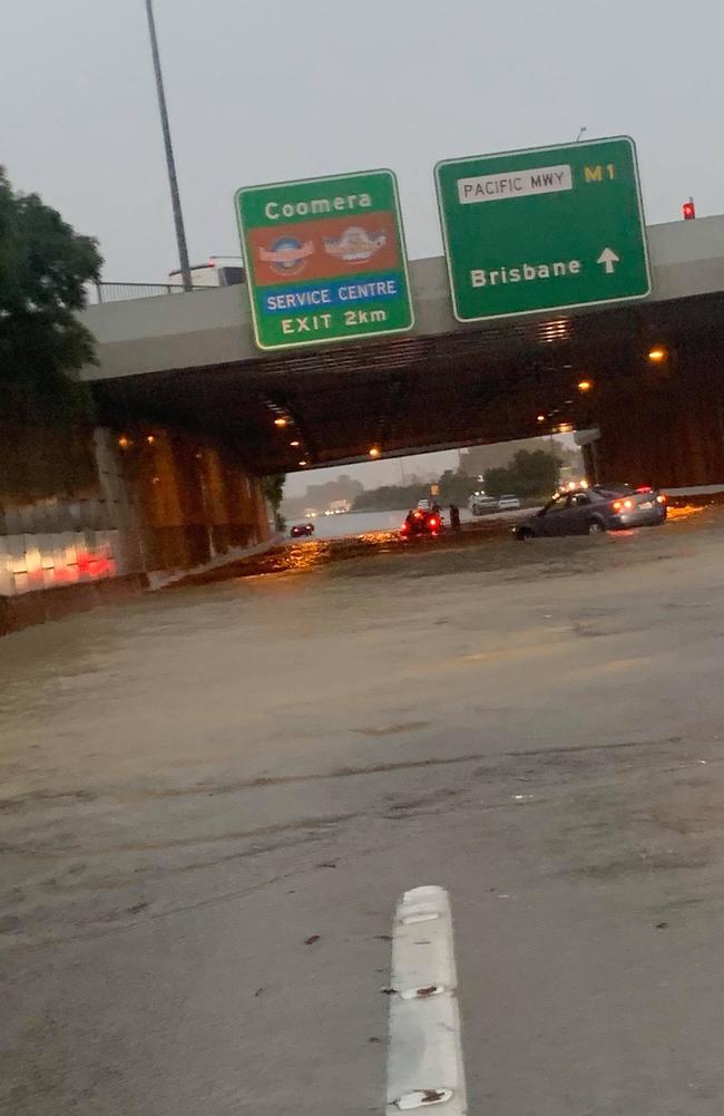 The M1 flooded at Helensvale. Photo: 7 News Brisbane