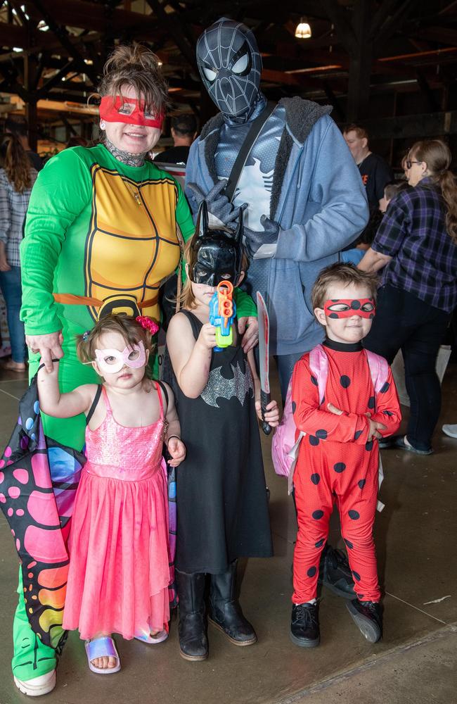 Lyla, Rita and Eli with their parents Paige Wilkinson and Byrne Linken.Comic-Gedden at the Goods Shed.Sunday June 30th, 2024