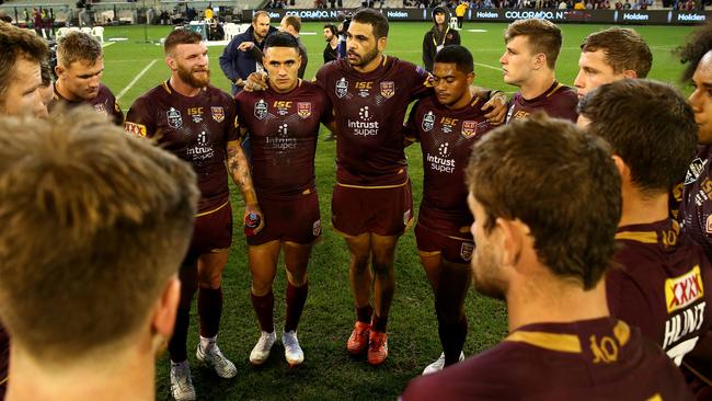 Maroons captain Greg Inglis talks to his player after the Game One loss. Picture: Adam Head