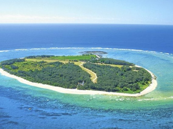 A fishing trawler’s master has been given a hefty fine after breaching Great Barrier Reef Marine Park sailing regulations near Lady Elliot Island.