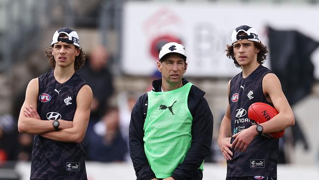 MELBOURNE. 14/12/2022. AFL. Carlton training at Princes Park. Ben (left) and Lucas Camporeale, twin sons of Scott Camporeale during todays training session at Ikon Park. Picture by Michael Klein