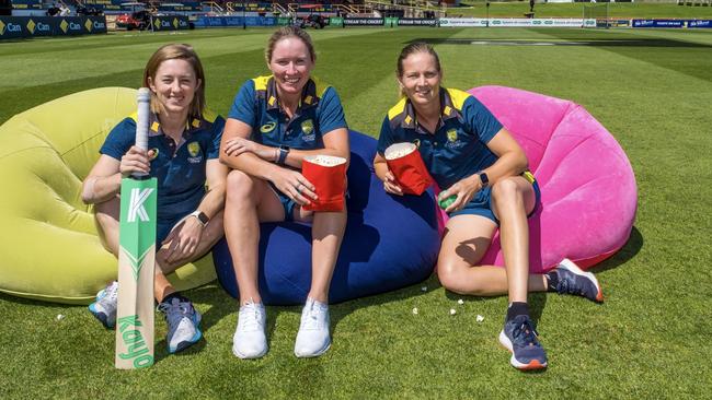 Aussie stars Rachael Haynes (Thunder), Beth Mooney (Heat) and Meg Lanning (Scorchers) will do battle in WBBL05.