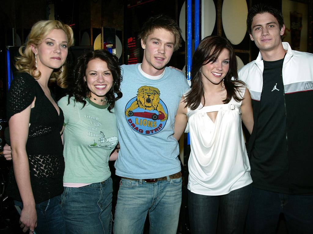 The cast of One Tree Hill (from left to right): Burton, Chad Michael Murray, Sophia Bush, Lenz, and James Lafferty in 2004. Picture: Frank Micelotta/Getty Images