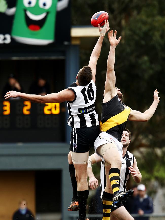 Joel McLellan climbs highest to win a hit out against Heidelberg. Picture: Paul Loughnan