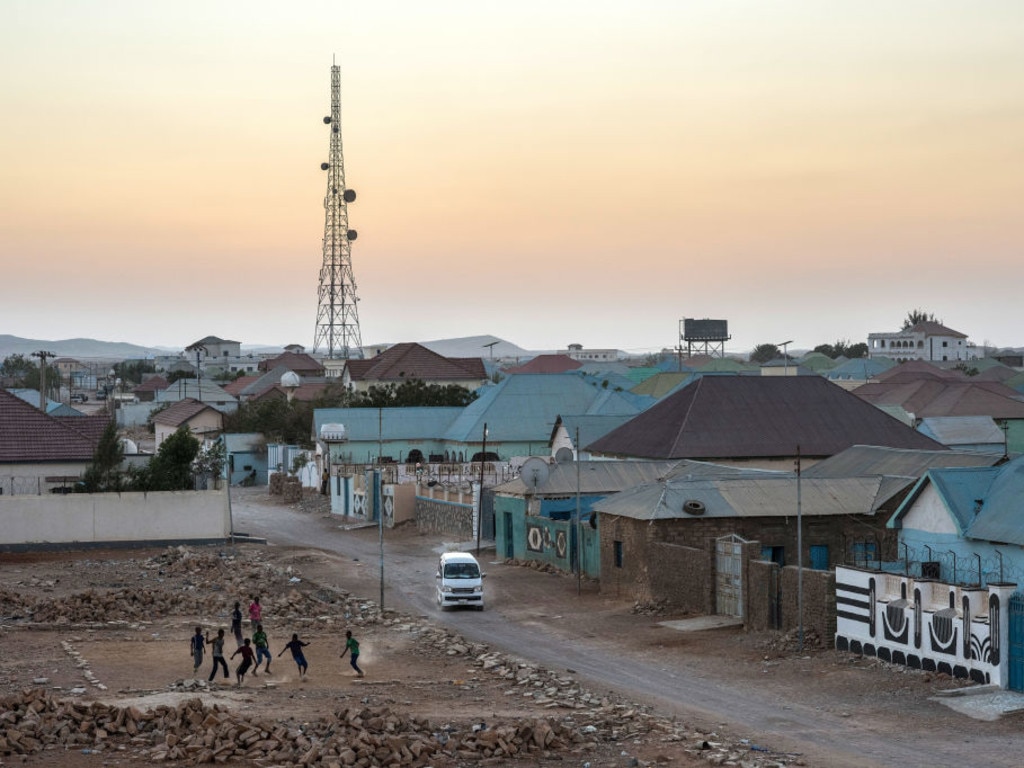 President Hassan Sheikh Mohamud has urged Somalis to help their fellow citizens.