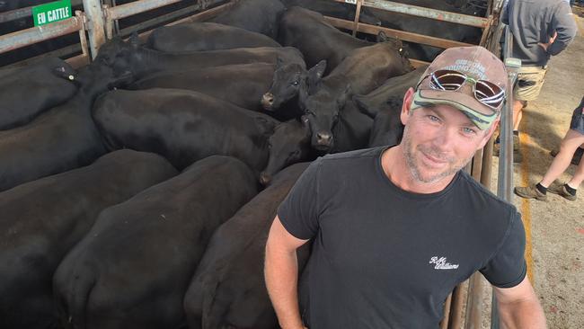 Jeffrey Johnston, Macathur, paid $2425 for EU-accredited PTIC Angus heifers from Nampara at Mortlake today.