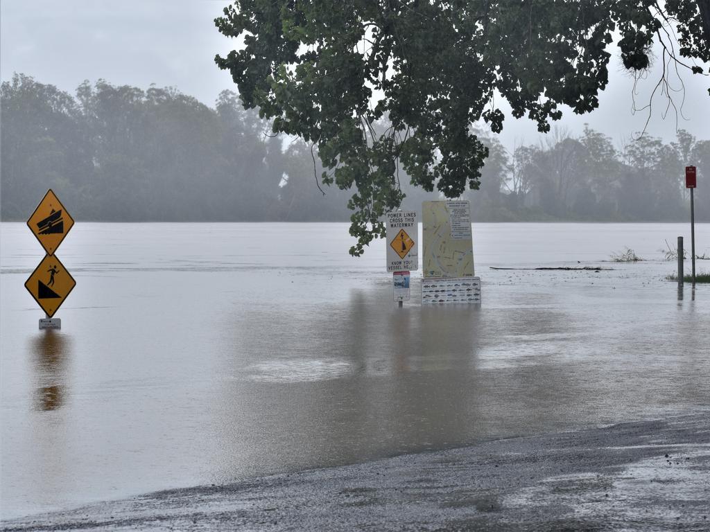 The Clarence River exceeded the 2.1m minor flood level at Grafton in the early afternoon on Wednesday, 16th December, 2020. Photo Bill North / The Daily Examiner