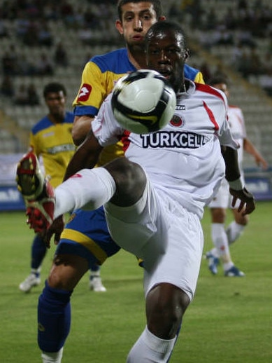 Bruce Djite playing in Turkey for Genclerbirligi in 2009.