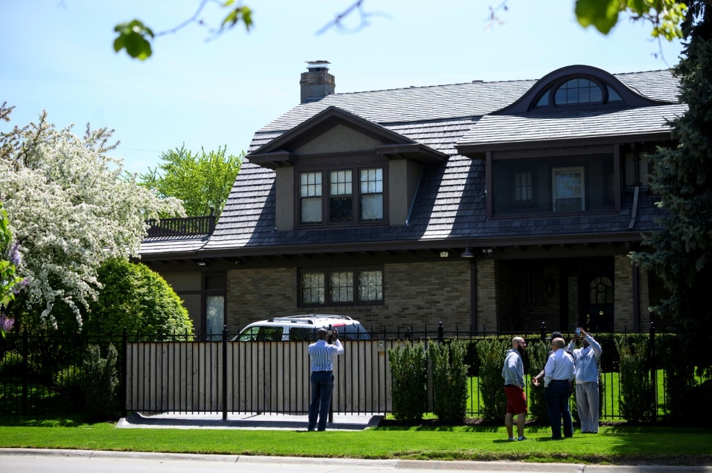 Warren Buffett: billionaire investor with simple tastes