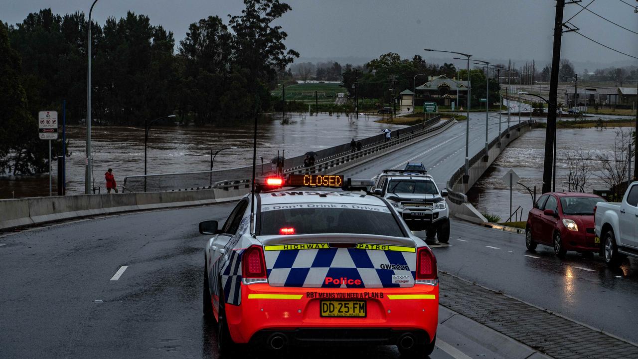 Windsor Bridge was closed on Sunday afternoon as the river approached the road. Picture: NCA NewsWire / Flavio Brancaleone