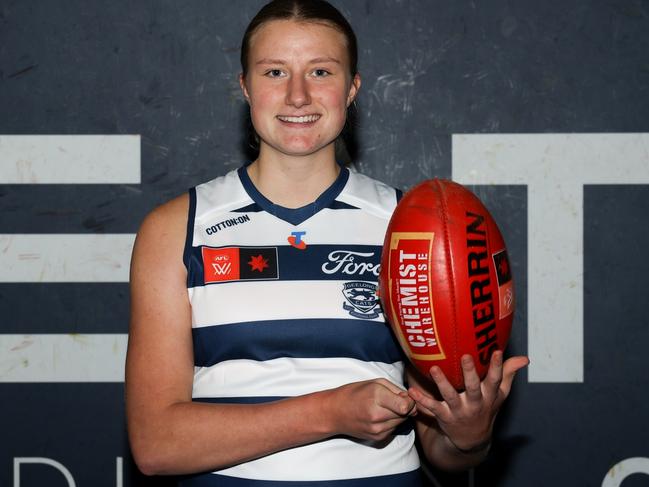 Local young gun to make Cats debut as veteran hits milestone