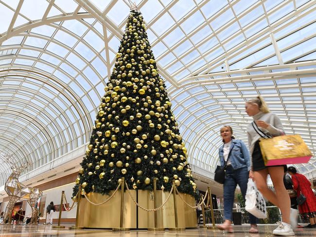 Christmas shoppers are seen at Chadstone The Fashion Capital in Melbourne, Monday, December 23, 2019. (AAP Image/Julian Smith) NO ARCHIVING