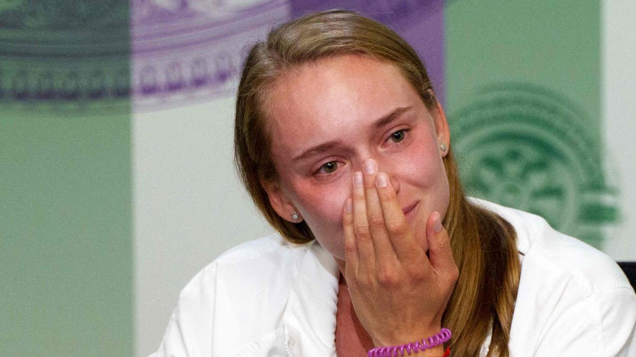 Finale de Wimbledon 2022 : Conférence de presse d’Elena Rybakina, larmes sur la question des parents, Ons Jabeur