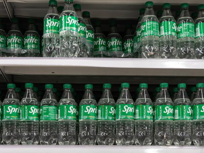 2MB7XP3 Indianapolis - Circa January 2023: Sprite display. Sprite is a product of Coca-Cola, and are among the best selling soda pop drinks in the US. Picture: Alamy