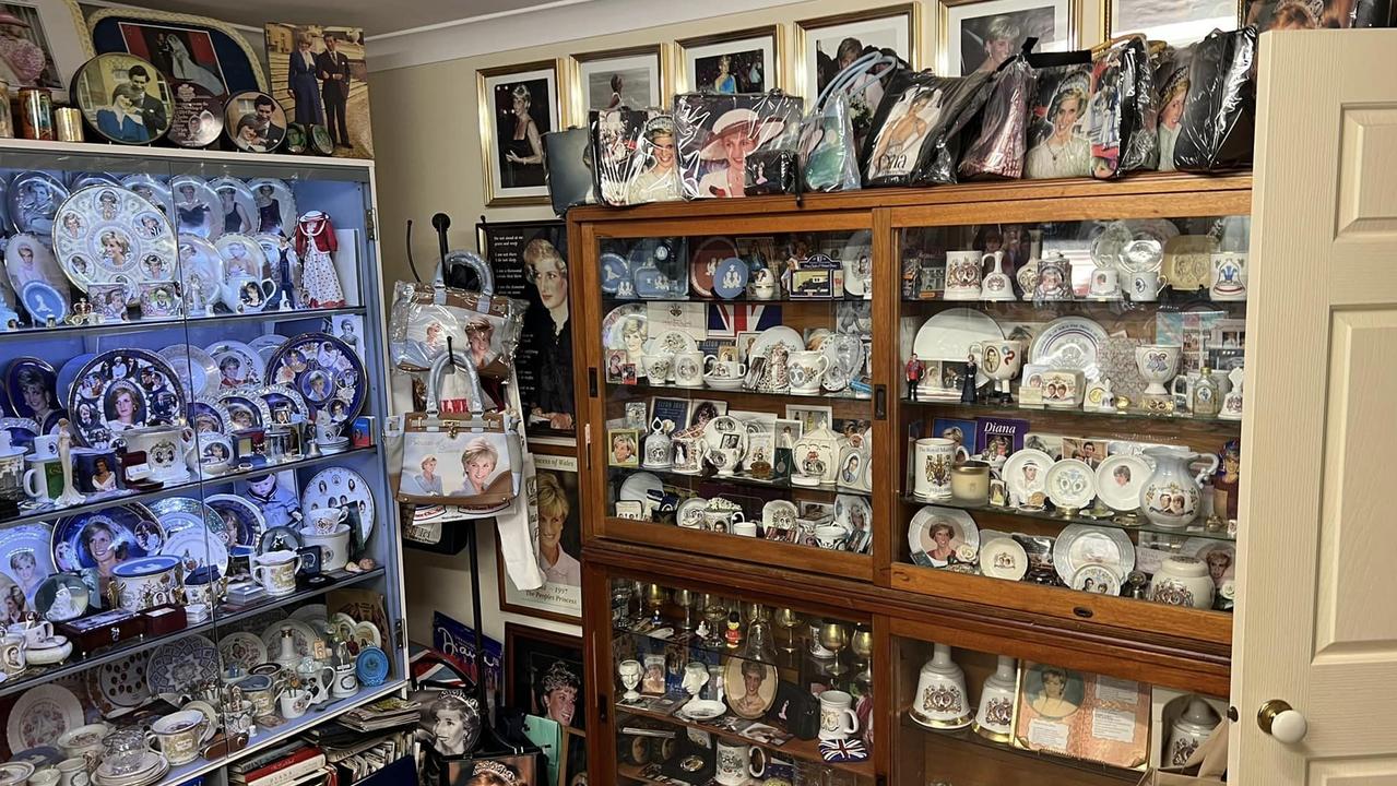 The collection in Jan's home, which is no longer open to the general public, has in excess of 10,000 individual pieces of Royal memorabilia.