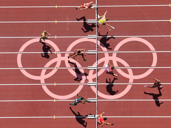 TOPSHOT - An overview shows  Canada's Damian Warner as he competes to first place in  the men's decathlon 110m hurdles during the Tokyo 2020 Olympic Games at the Olympic Stadium in Tokyo on August 5, 2021. (Photo by Antonin THUILLIER / AFP)