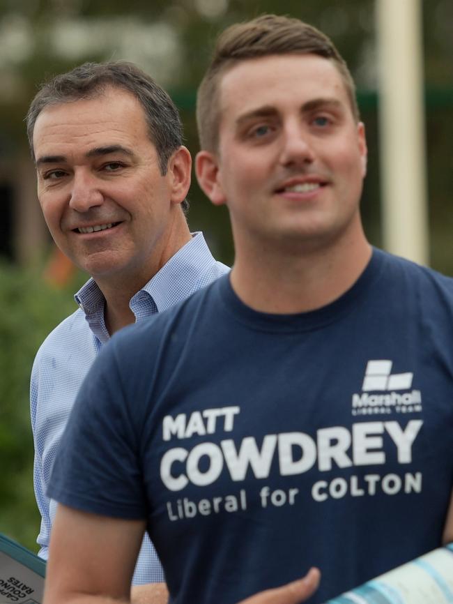 Opposition leader Steven Marshall with Matt Cowdrey at Fulham Gardens Primary School. Picture: AAP / Tracey Nearmy