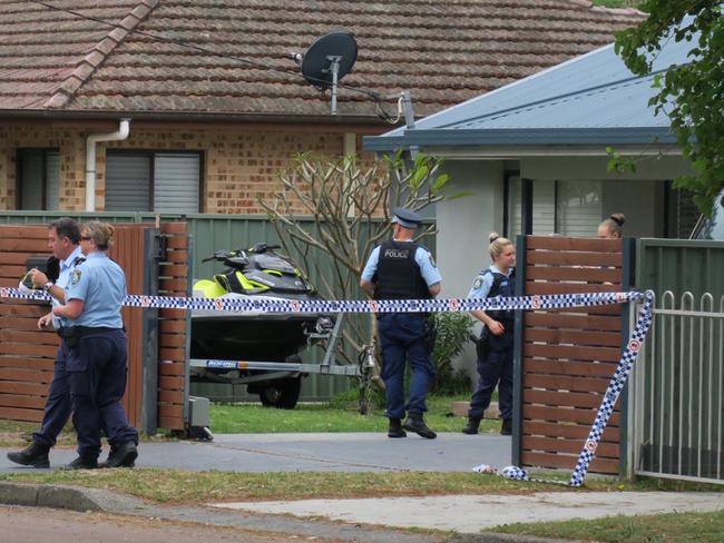 Police at the scene of an apparent drug overdose at Noela Pl, Budgewoi. Five people, aged in their 20s, have been taken to hospital. Picture: Richard Noone