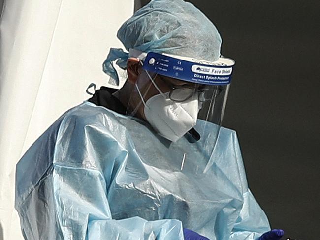 MELBOURNE, AUSTRALIA - NewsWire Photos SEPTEMBER 18, 2020:   Health workers are seen in full PPE at a pop-up COVID19 test site in Clyde, Melbourne, Victoria. Picture: NCA NewsWire / Daniel Pockett