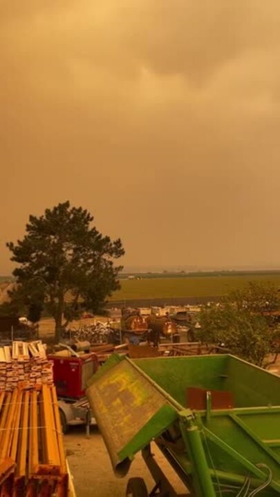 Wildfire Turns Sky an Eerie Orange in Ventura County