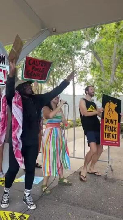 Protesters outside NT Resources Week event held at the Darwin Convention Centre