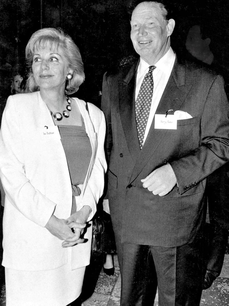 Kerry Packer with previous Cleo editor Ita Buttrose. Picture: Michael Perini