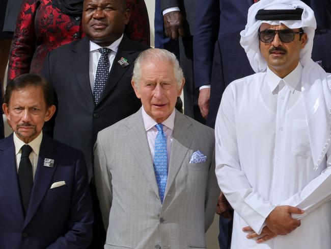 TOPSHOT - (Front L-R) Brunei's Sultan Hassanal Bolkiah, Britain's King Charles III (C) and Qatar's Emir Sheikh Tamim bin Hamad Al-Thani pose with other participating world leaders and delegates for a family photo during the COP28 United Nations climate summit in Dubai on December 1, 2023. World leaders take centre stage at UN climate talks in Dubai on December 1, under pressure to step up efforts to limit global warming as the Israel-Hamas conflict casts a shadow over the summit. (Photo by Giuseppe CACACE / AFP)