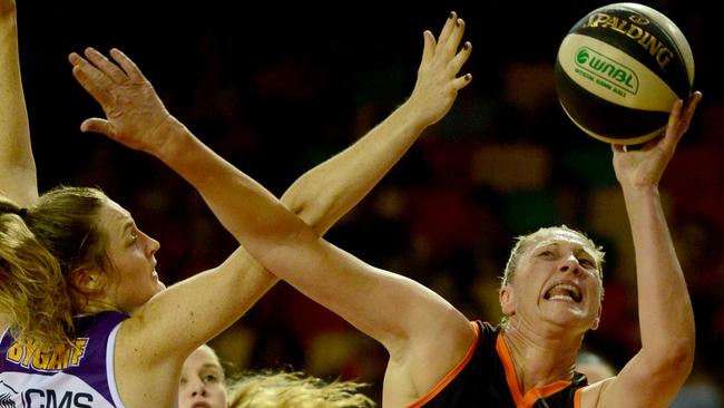 WNBL Townsville Fire v Melbourne Boomers at Townsville Stadium. Suzie Batkovic.