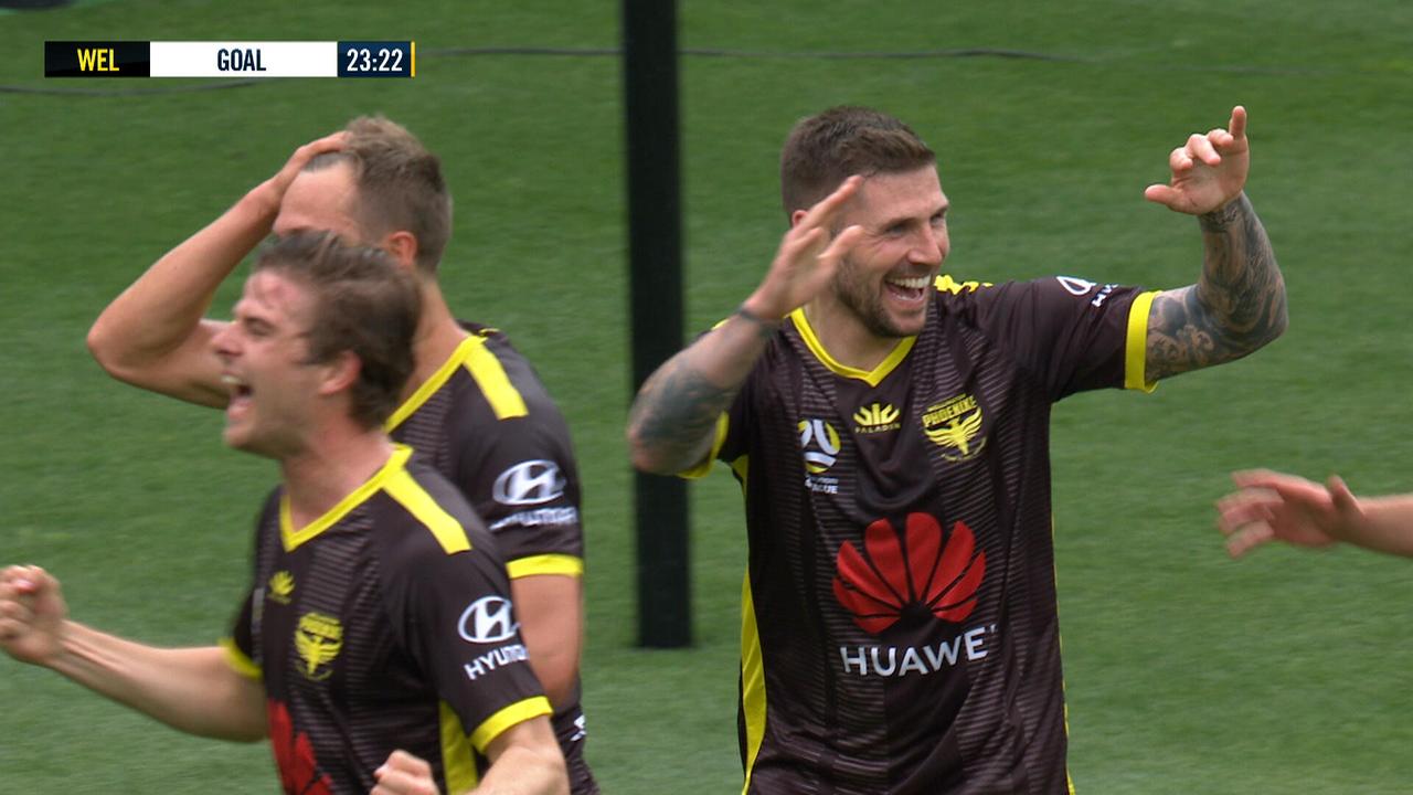 Ex-PL striker Gary Hooper scored the opener for Wellington Phoenix in his first A-League start, but things went downhill from there.