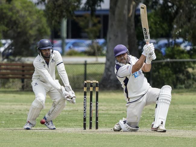 Morteza Ali batting for Narre South.