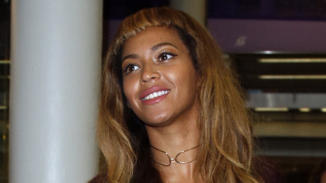 LONDON, UNITED KINGDOM - OCTOBER 14: Beyonce Knowles sighted arriving at Eurostar on October 14, 2014 in London, England. (Photo by Neil Mockford/Alex Huckle/GC Images)