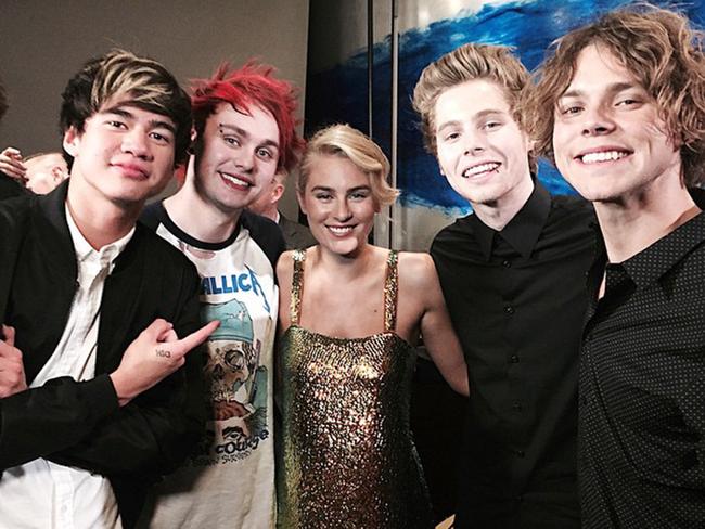 Carissa Walford with ARIA Award winners 5 Seconds of Summer.