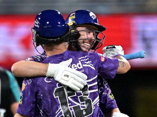 BRISBANE, AUSTRALIA - JANUARY 16: Matthew Wade and Jake Doran of the Hurricanes celebrate victory during the BBL match between Brisbane Heat and Hobart Hurricanes at The Gabba, on January 16, 2025, in Brisbane, Australia. (Photo by Bradley Kanaris/Getty Images)