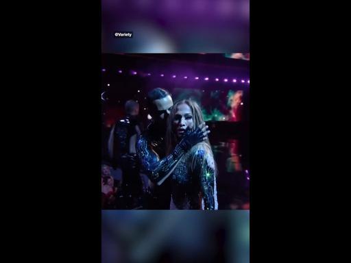 Jennifer Lopez kisses dancers at AMAs