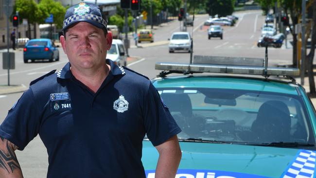 Drunks injure police officers on Flinders Street | Townsville Bulletin