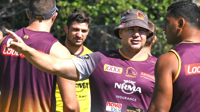 Broncos coach Anthony Seibold speaks to Tevita Pangai Jr at training. Picture: AAP