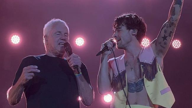 Harry Styles has ended his Australian tour in iconic style – belting out Horses alongside Daryl Braithwaite at his second Sydney show. Picture: Supplied