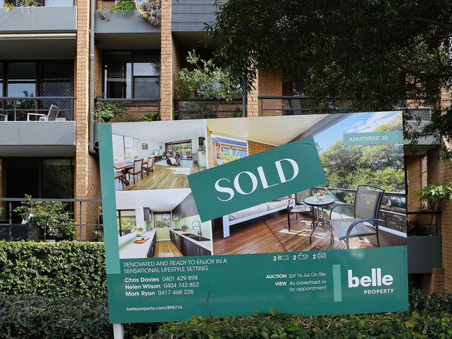 SYDNEY, AUSTRALIA - July 31, 2022: A general view of a apartment with a sold sign in Cremorne on Sydney's North Shore as house prices continue to drop due to rising inflation. Picture: Newscorp- Daily Telegraph / Gaye Gerard