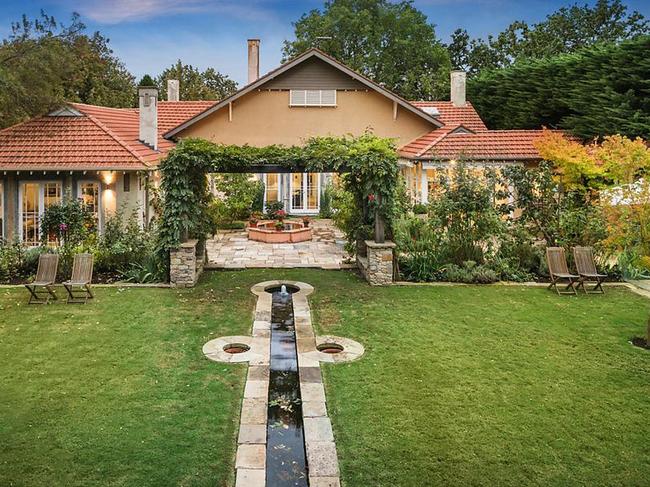 toorakTrawalla Estate in Toorakfor Jonathan Chancellor's Trophy Homes column