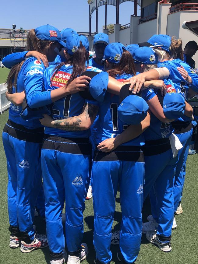 One final word from the captain. Suzie Bates addresses the team before they take to the field. Picture: SUPPLIED/JAMIE ANDERSON