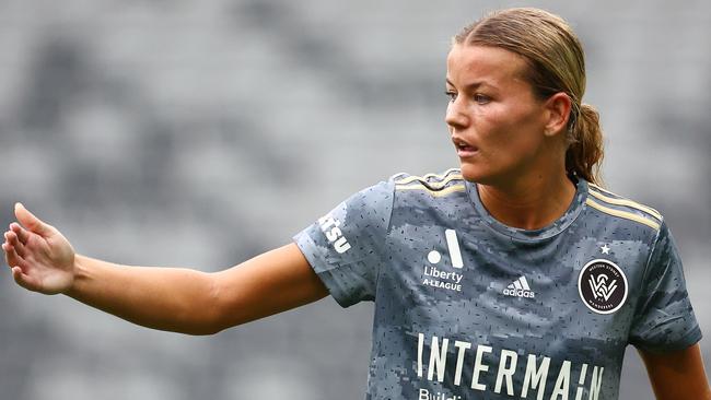 SYDNEY, AUSTRALIA - JANUARY 14: Sophie Harding of the Wanderers instructs her team during the A-League Women round 12 match between Western Sydney Wanderers and Melbourne City at CommBank Stadium, on January 14, 2024, in Sydney, Australia. (Photo by Jeremy Ng/Getty Images)