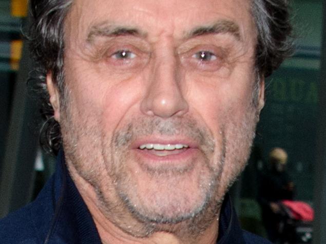 Ian McShane flies into the UK from Los Angeles Pictured: Ian McShane Ref: SPL1198791 211215 Picture by: Splash News Splash News and Pictures Los Angeles: 310-821-2666 New York: 212-619-2666 London: 870-934-2666 photodesk@splashnews.com