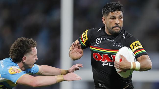 GOLD COAST, AUSTRALIA - AUGUST 19: Tyrone Peachey of Panthers avoid a challenge from Tom Weaver of Titans during the round 25 NRL match between Gold Coast Titans and Penrith Panthers at Cbus Super Stadium on August 19, 2023 in Gold Coast, Australia. (Photo by Getty Images/Getty Images)