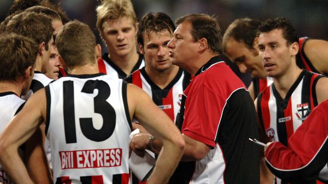 Grant Thomas speaks to his players during St Kilda v Fremantle Dockers.