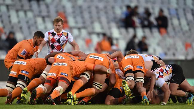 A scrum between the Cheetahs and Kings.