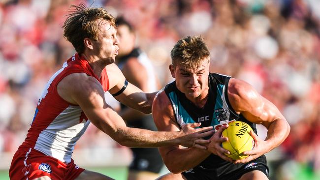 Ollie Wines competes for possession against Callum Mills of the Swans. Picture: AAP Image/Brendan Esposito