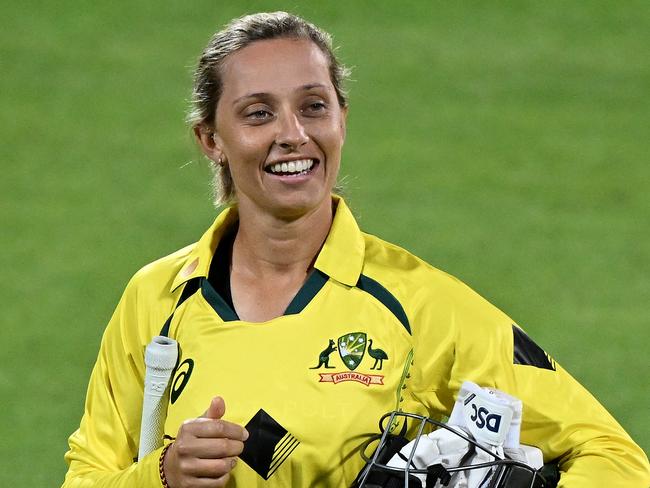 HOBART, AUSTRALIA - JANUARY 26: Ashleigh Gardner of Australia celebrates the win during game two of the T20 International series between Australia and Pakistan at Blundstone Arena on January 26, 2023 in Hobart, Australia. (Photo by Steve Bell/Getty Images)