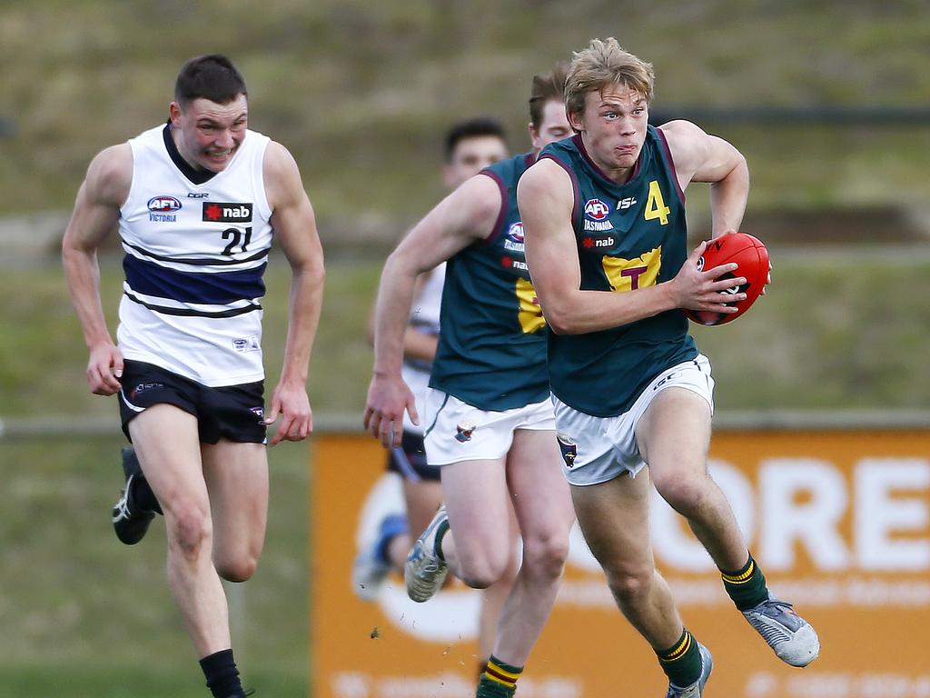 AFL - Tasmania Devils under-18 team in NAB League game against the Northern Knights at Twin Ovals, Kingston. (L-R) Will Peppin with the ball. Picture: MATT THOMPSON